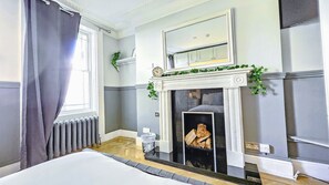 Exclusive Studio | Premium bedding, iron/ironing board, free WiFi, bed sheets - INNit Joy (Brighton)