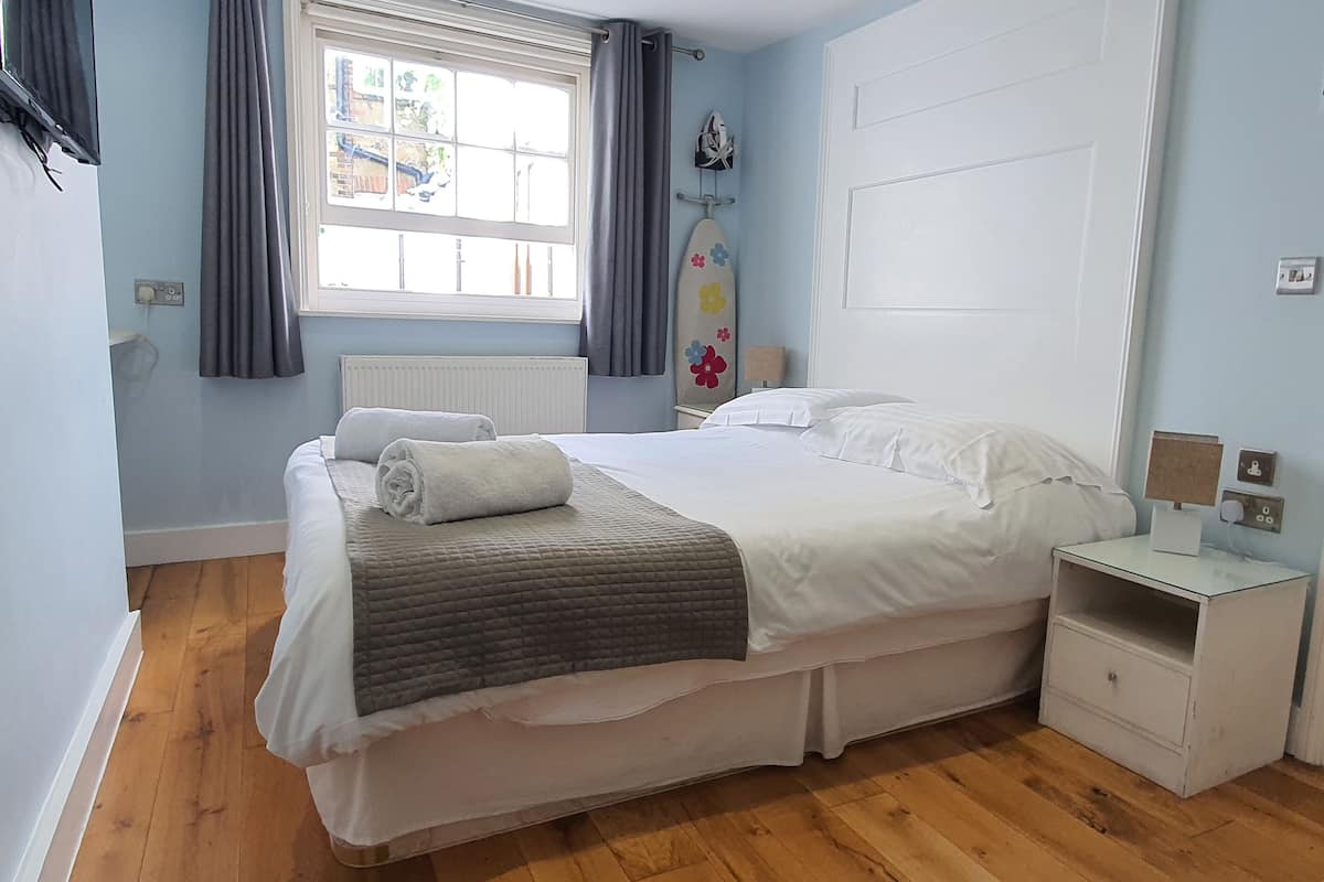 Chambre Double, salle de bains attenante (Room 2 Lower Ground Floor) | Divers