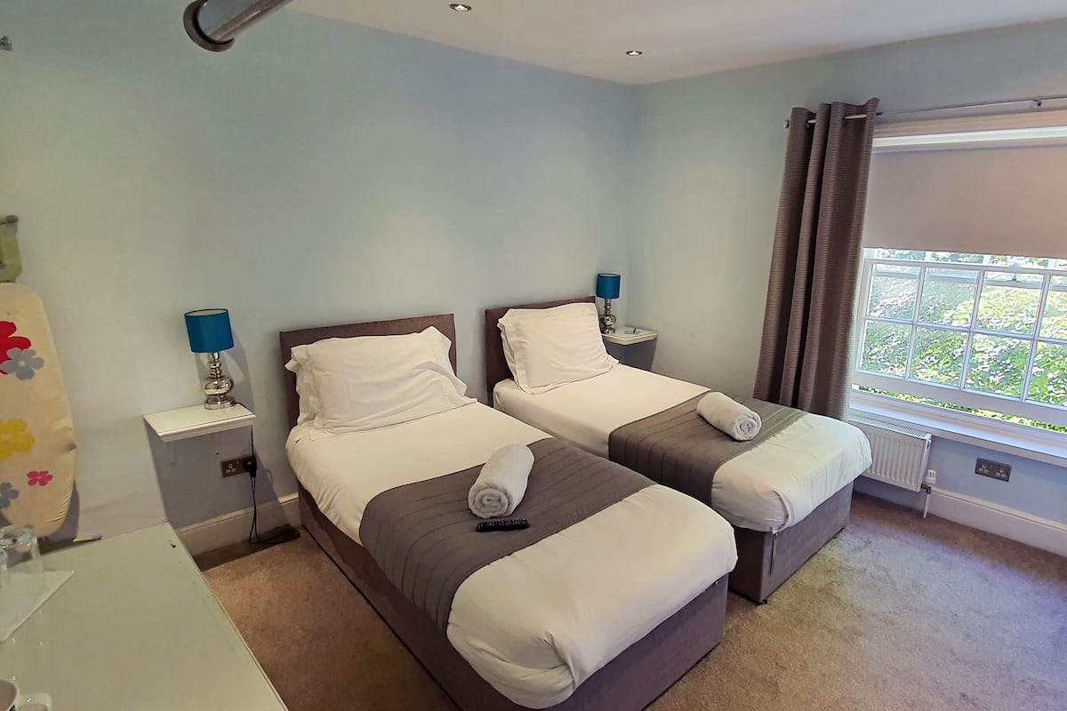 Premium bedding, iron/ironing board, free WiFi, bed sheets