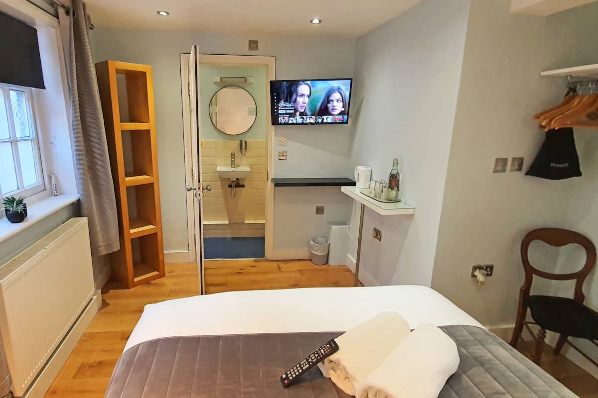 Premium bedding, iron/ironing board, free WiFi, bed sheets