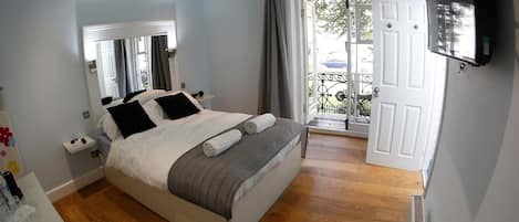 Habitación doble, baño en la habitación (Room 4) | Ropa de cama de alta calidad y tabla de planchar con plancha