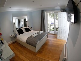 Double Room, Ensuite (Room 4) | Premium bedding, iron/ironing board, free WiFi, bed sheets