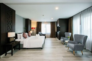 Empress Corner | Minibar, in-room safe, individually decorated, individually furnished - Empress Pattaya Hotel (Pattaya)