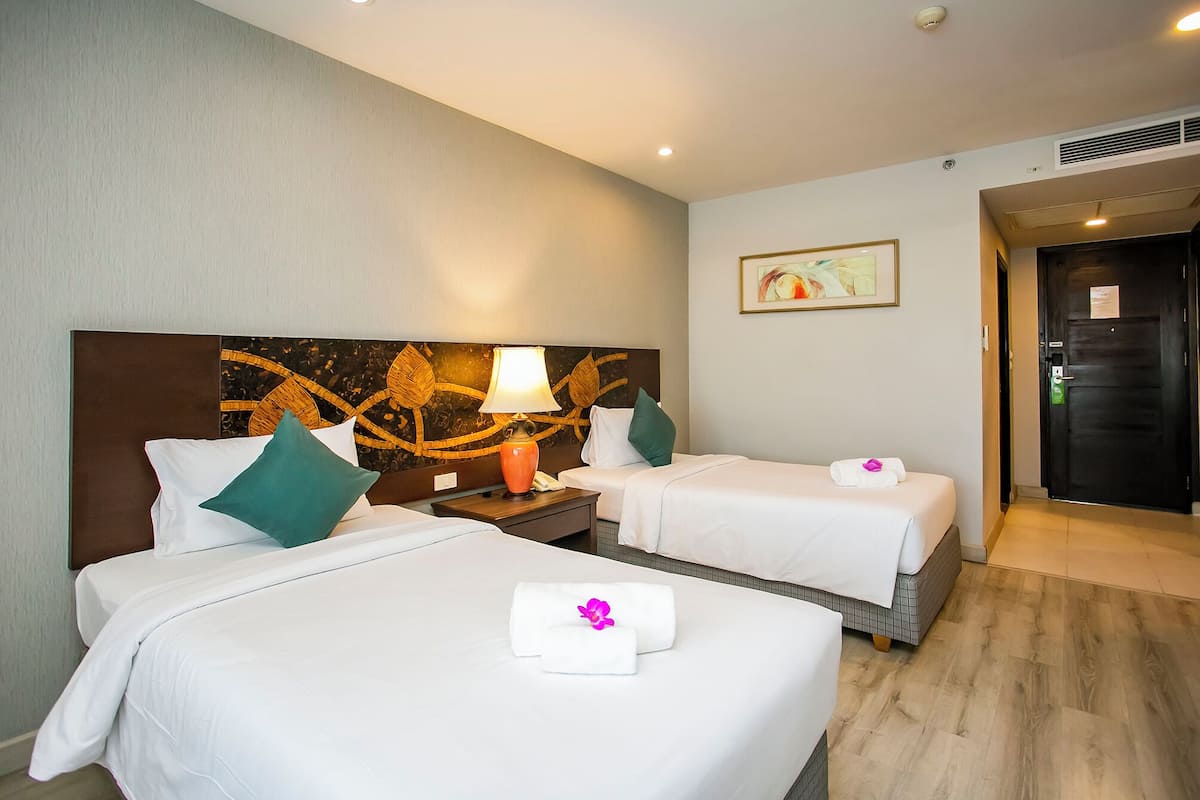 Deluxe Empress Twin Room | Minibar, in-room safe, free WiFi