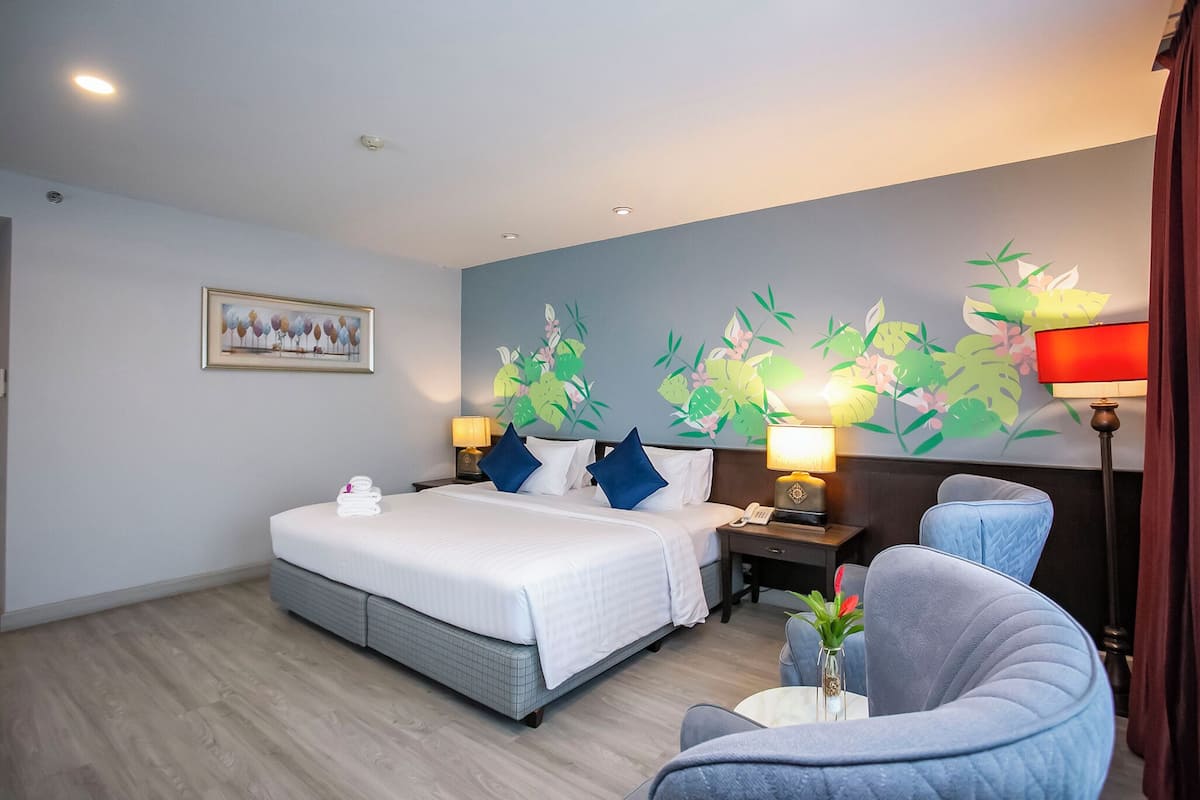 Empress Corner | Minibar, in-room safe, free WiFi
