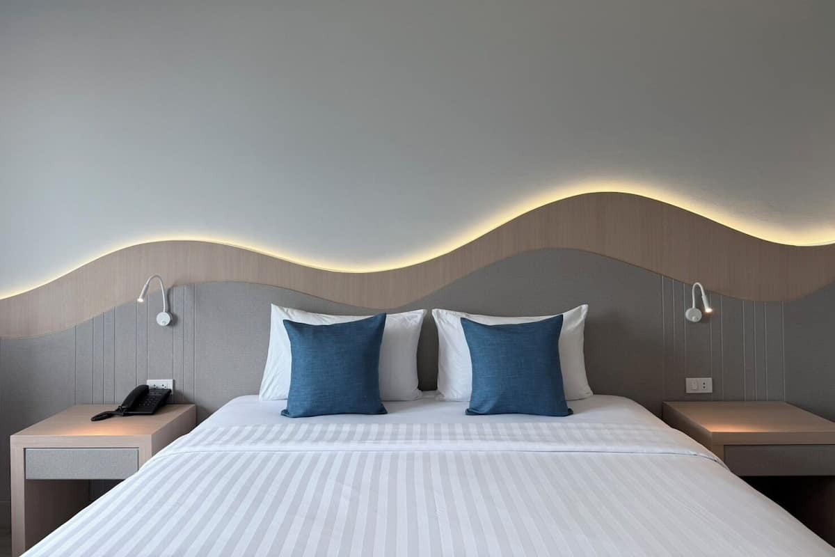 Deluxe Premier King Bed | Minibaari, tallelokero huoneessa, ilmainen Wi-Fi