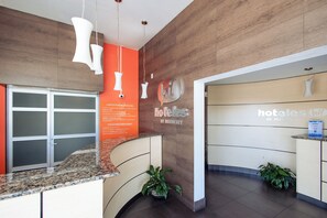 Reception - Hotel Hi (Zapopan)