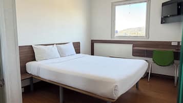 Standard Room | Desk, soundproofing, free WiFi, bed sheets