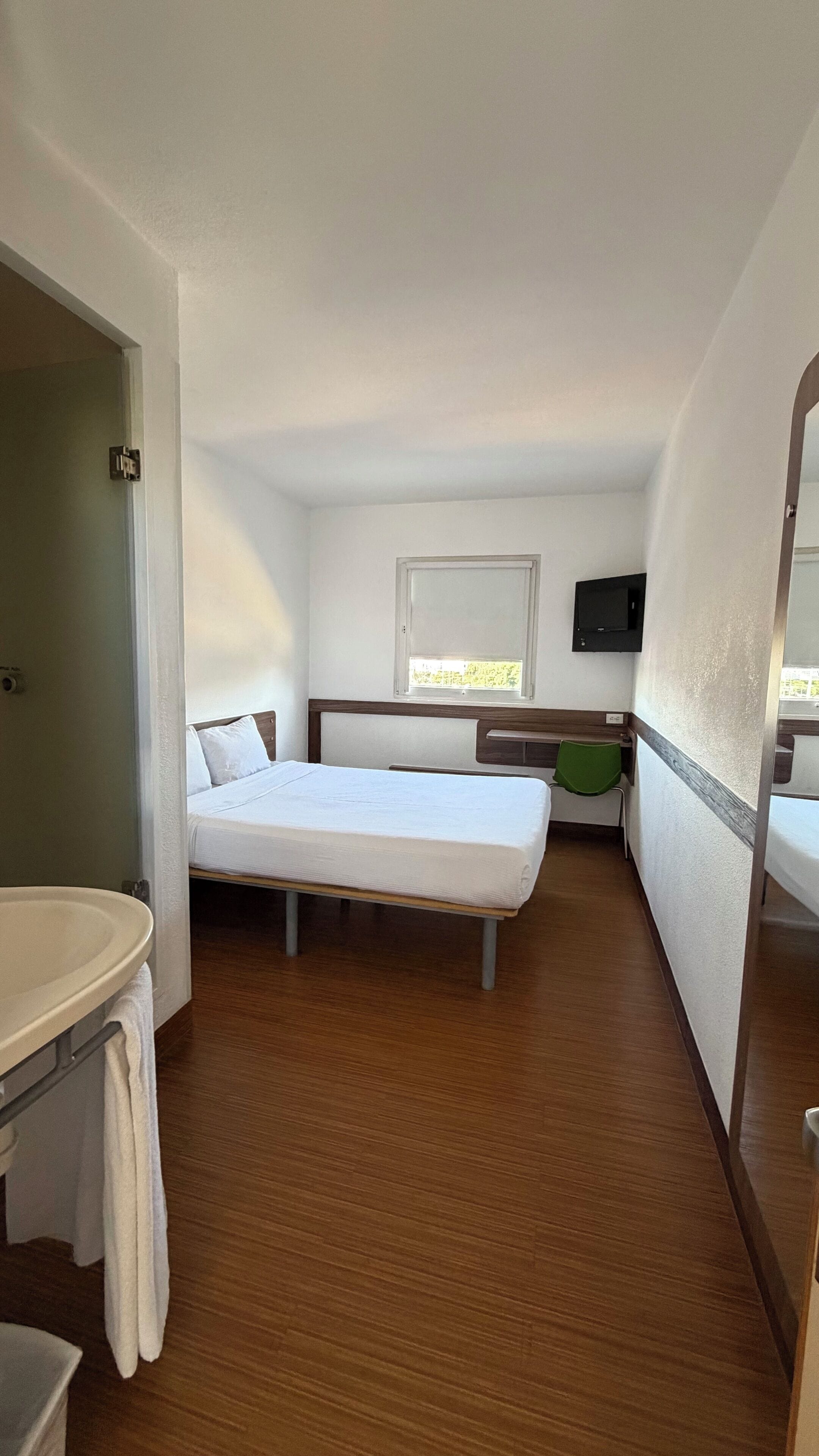 Habitación estándar | Escritorio, sistema de insonorización, wifi gratis y ropa de cama