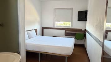 Habitación estándar | Escritorio, sistema de insonorización, wifi gratis y ropa de cama