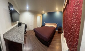 Deluxe Room, 1 Queen Bed, Smoking