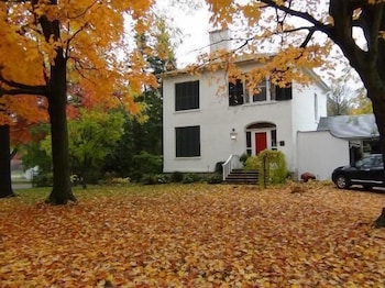 Historic Lyons House