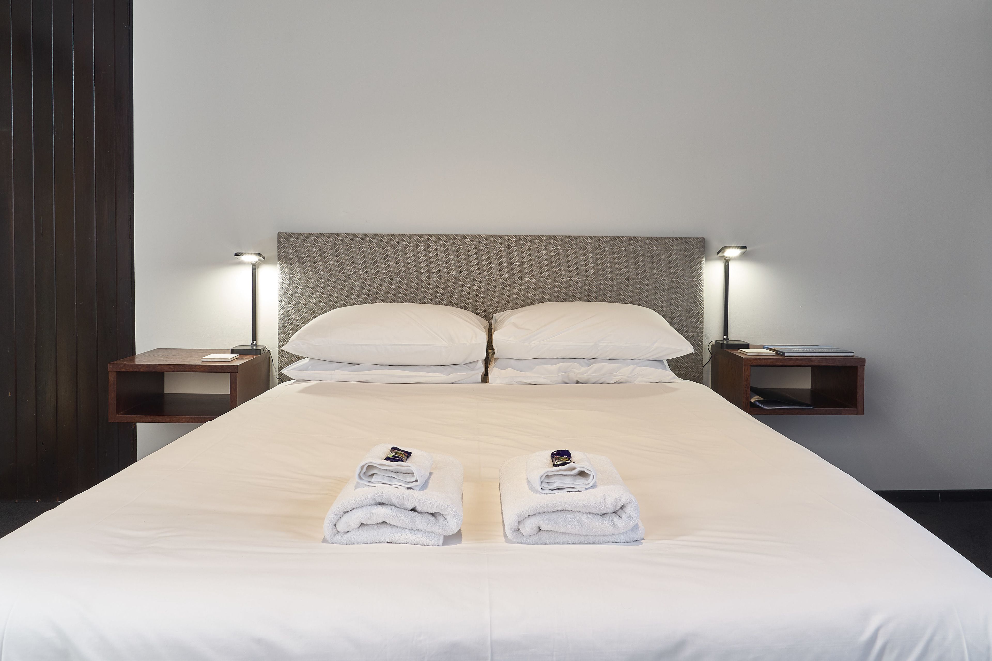 deluxe queen studio | desk, iron/ironing board, free wifi, bed sheets