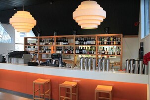 Bar (en el alojamiento)