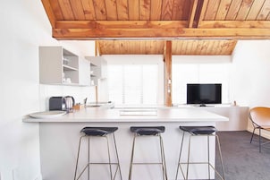 Apartamento, 1 habitación | Cocina privada | Cafetera o tetera, frigorífico, microondas y hervidor eléctrico