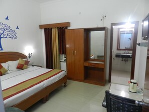 Kamar Mewah, 2 kamar tidur (Non A/C) | Wi-Fi gratis