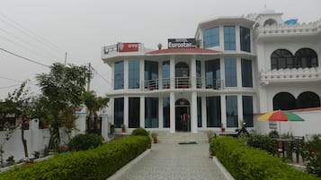 Mặt tiền nơi lưu trú