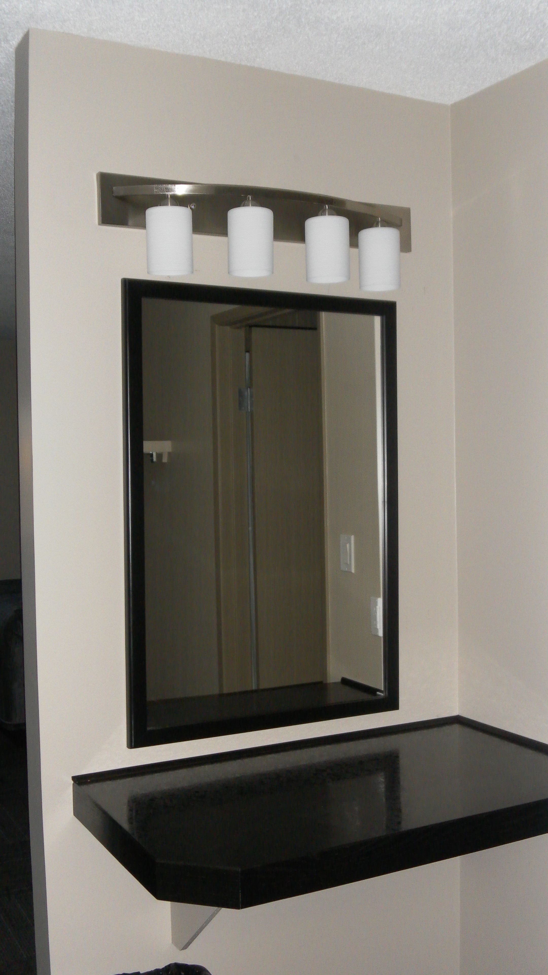 Ropa de cama de alta calidad, escritorio y cortinas blackout 