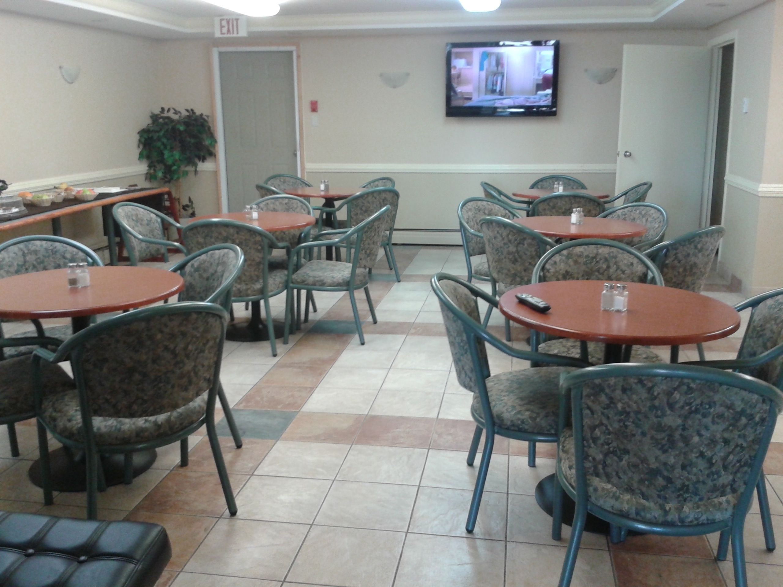 free daily continental breakfast