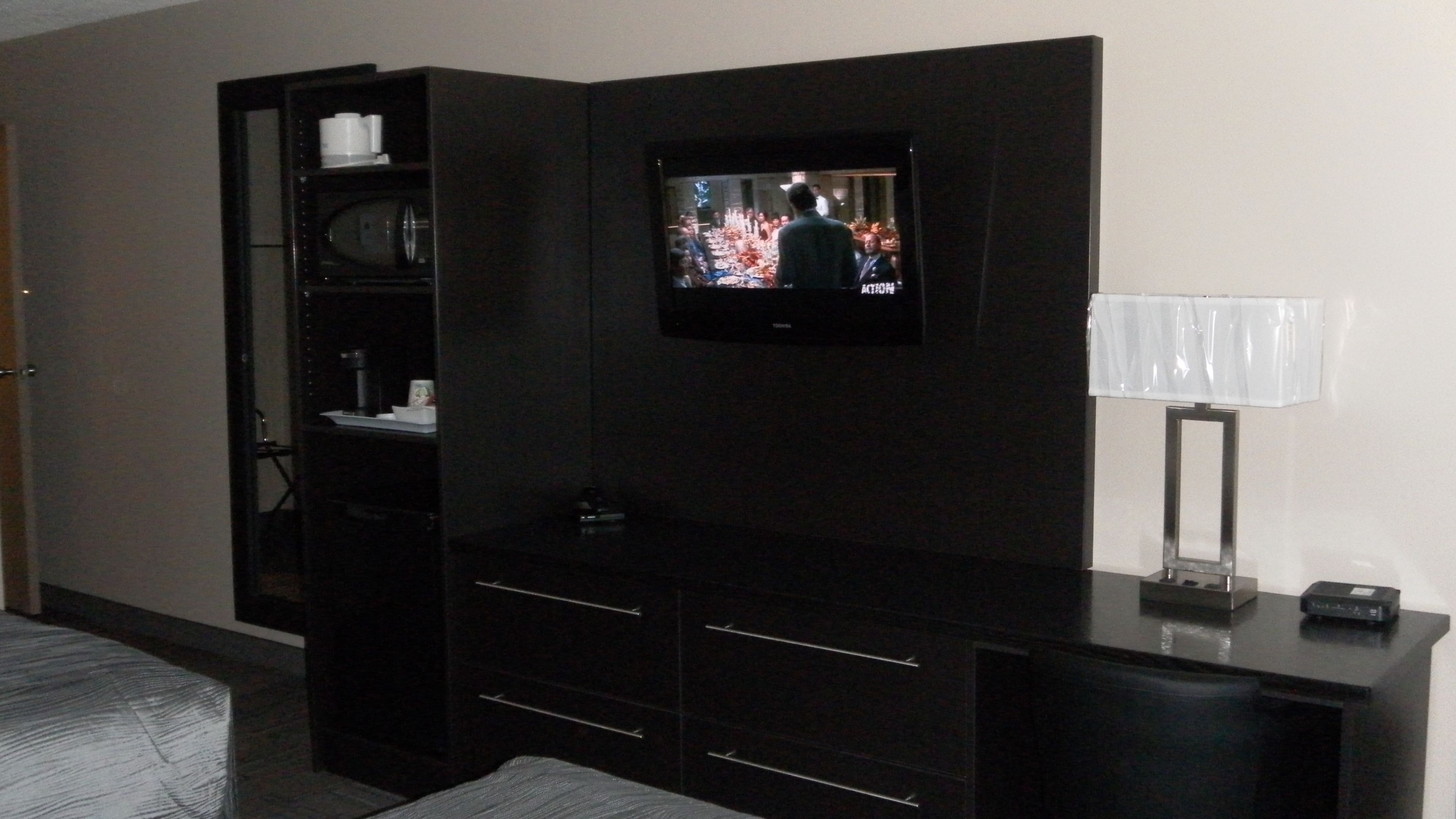 double room, 2 queen beds | living area | flat-screen tv