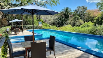 2 piscinas al aire libre, sombrillas, tumbonas