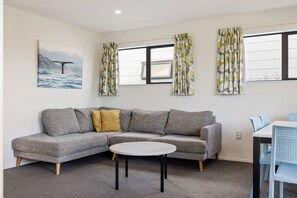 Deluxe 2 Bedroom Villa | Oppholdsområde | Fotballspill