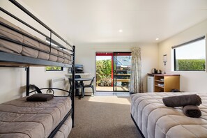 Standard Cabin - No Ensuite - Sleeps 5 | Wi-Fi de cortesia, roupa de cama, acesso para cadeiras de rodas