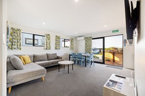 Deluxe 2 Bedroom Villa | Oppholdsområde | Fotballspill