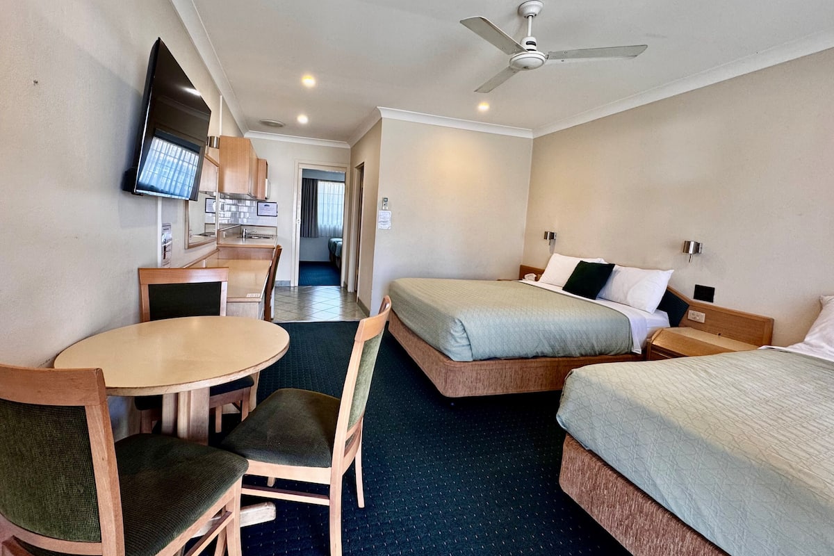 Standard Suite, 2 Bedrooms, Non Smoking (FamilyQ4S) | Minibar, desk, laptop workspace, blackout drapes