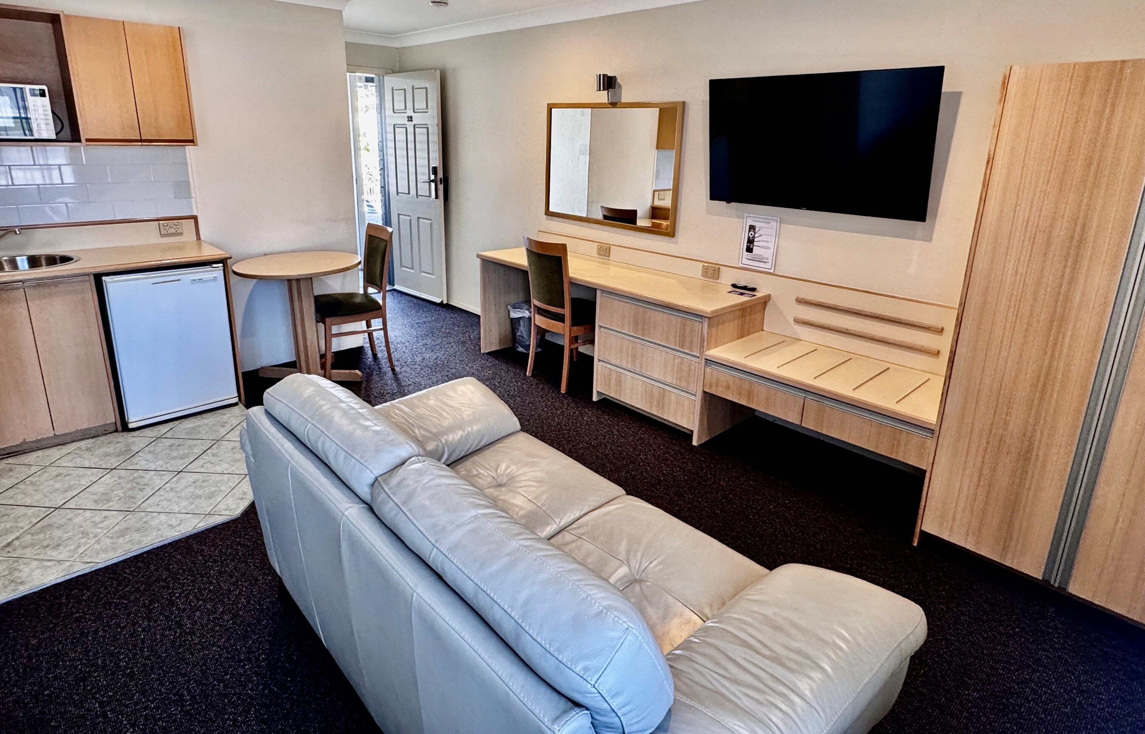 Deluxe Suite, 1 Bedroom, Non Smoking, Kitchenette (Queen Deluxe)