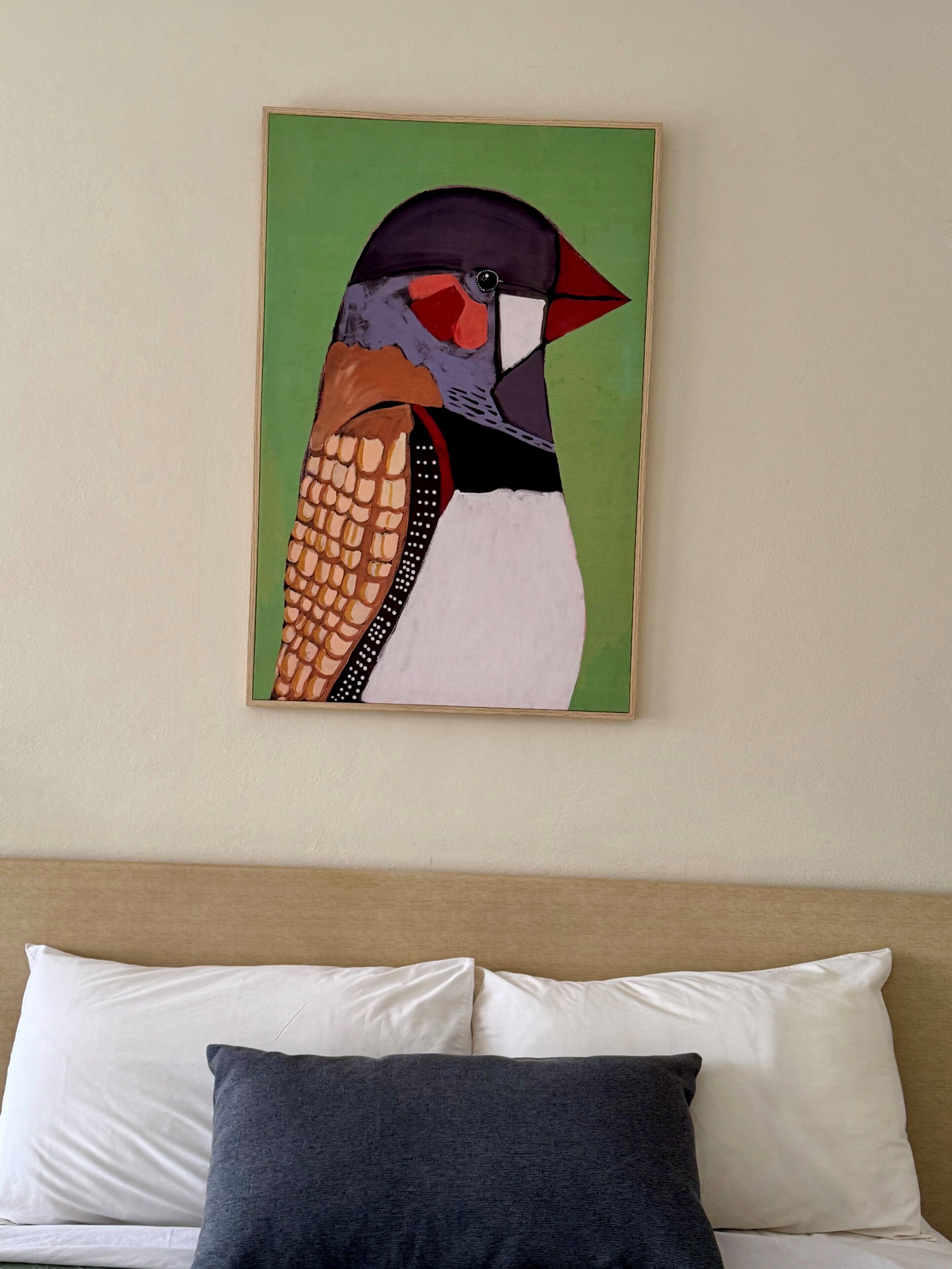 Minibar, escritorio y espacio para trabajar con laptop 