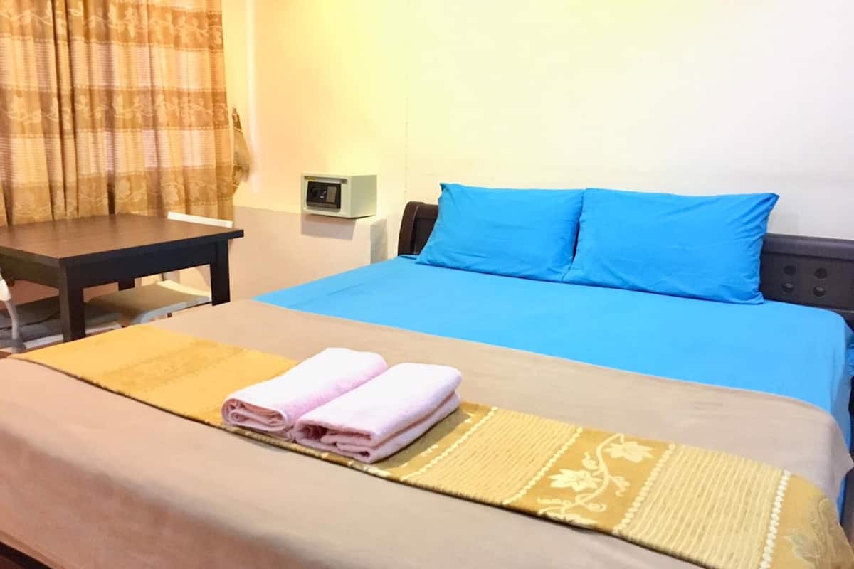 Habitación doble estándar | 1 habitación, escritorio, wifi gratis y ropa de cama