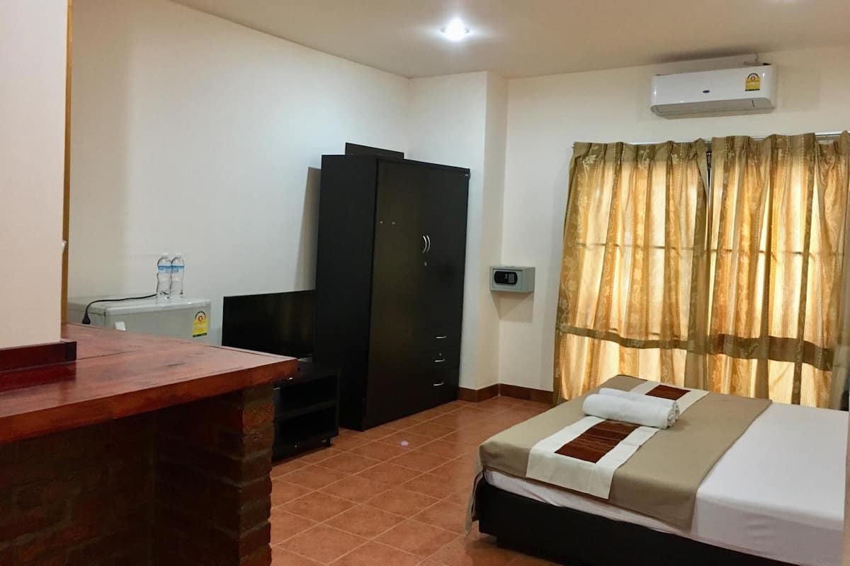 Habitación doble, balcón | 1 habitación, escritorio, wifi gratis y ropa de cama