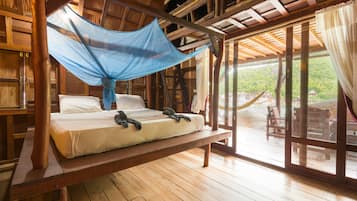 Family Bungalow on the Rocks | Tende oscuranti, lenzuola