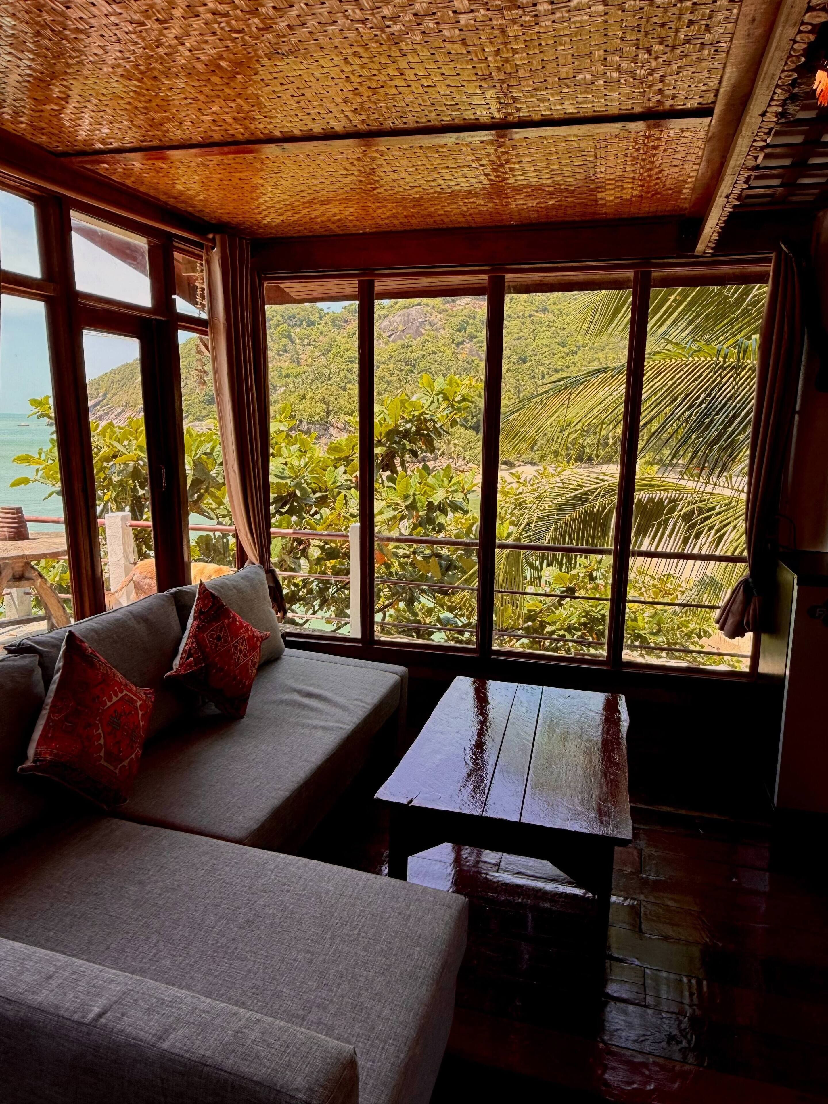 Phòng 4 Deluxe, 2 giường đôi, quang cảnh biển, nổi | Khu phòng khách