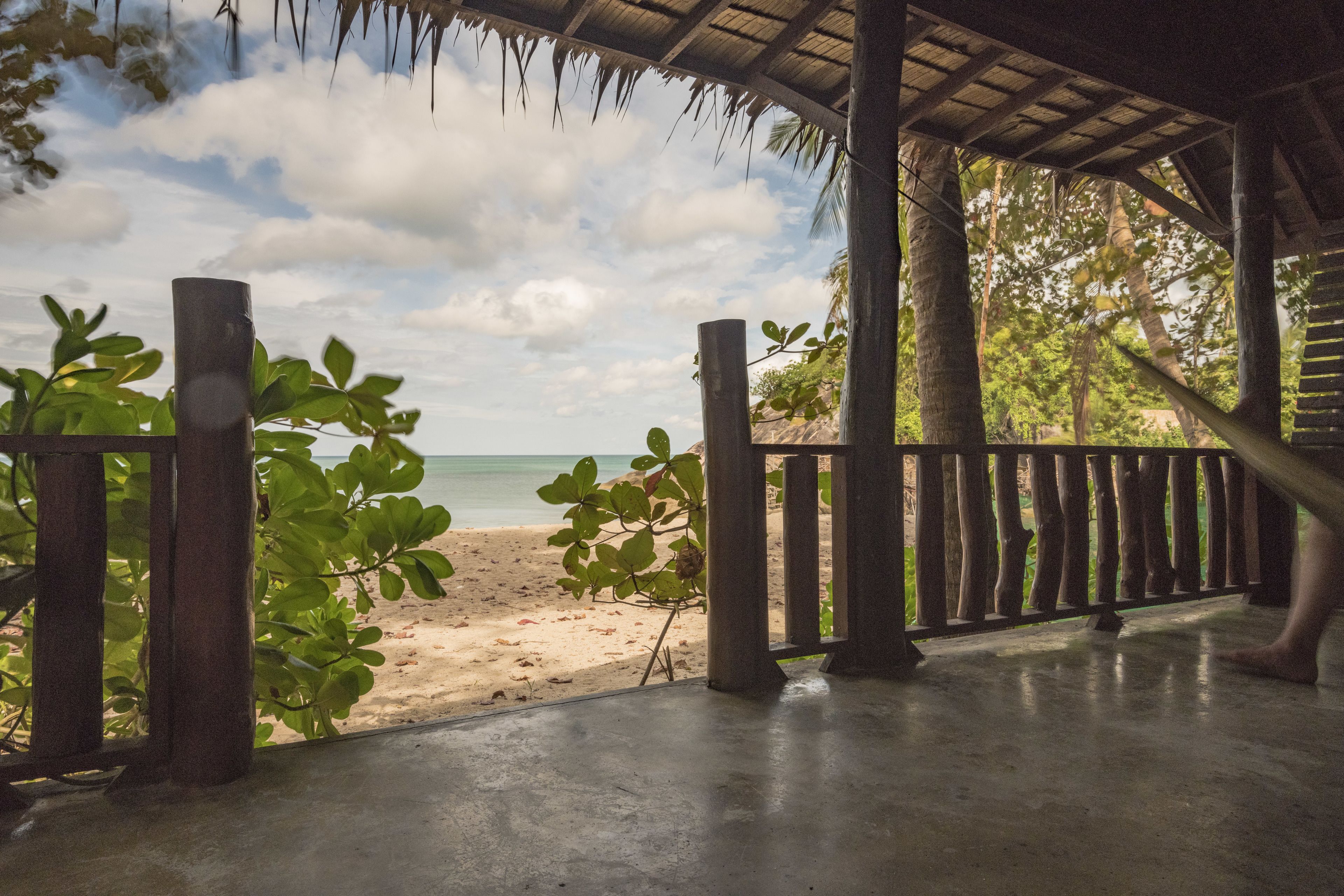 Bungalow on the Beach | Pimennysverhot, vuodevaatteet