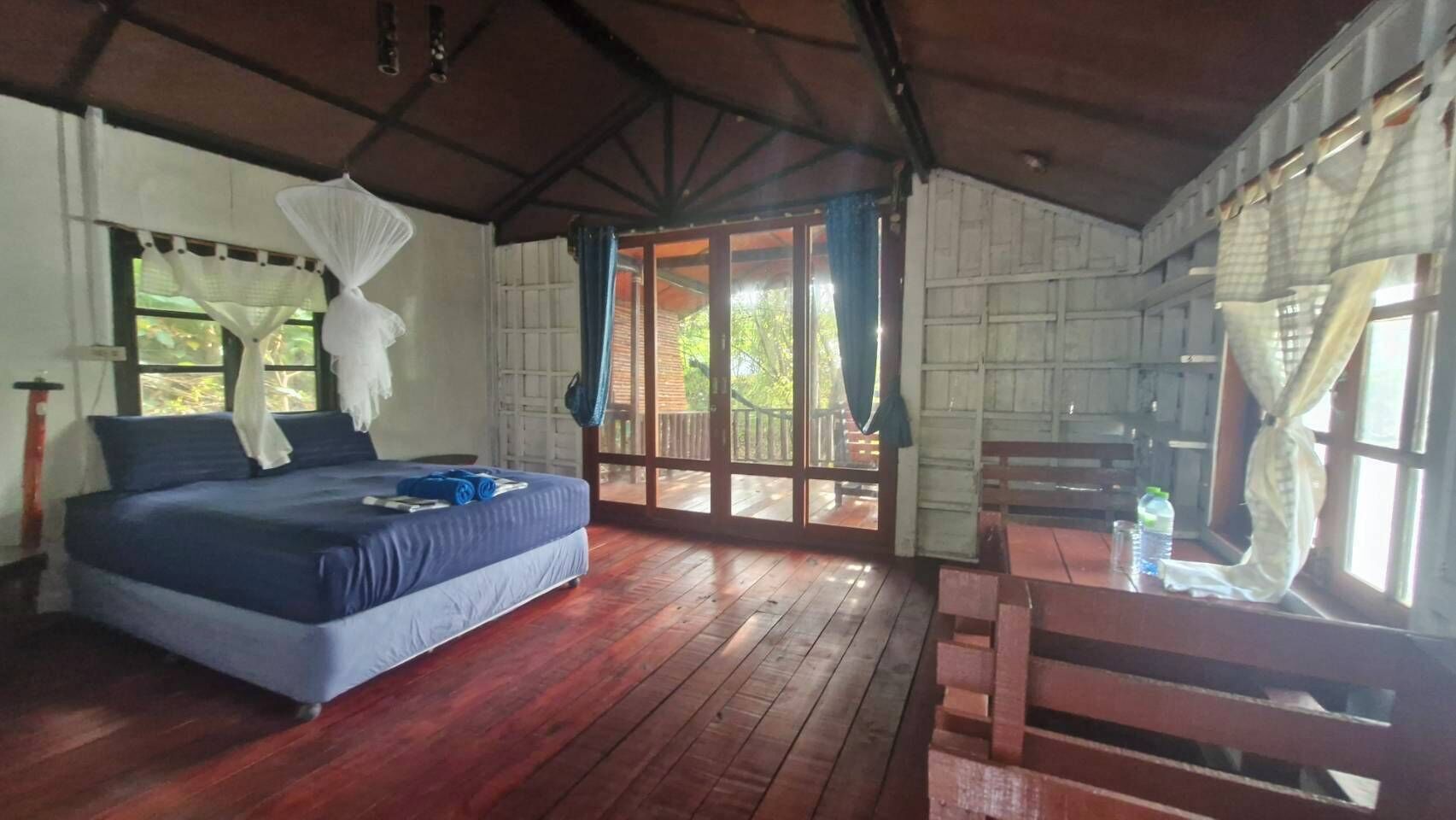 Basic Room, 1 Double Bed, Partial Ocean View, Mountainside | Blackout drapes, bed sheets