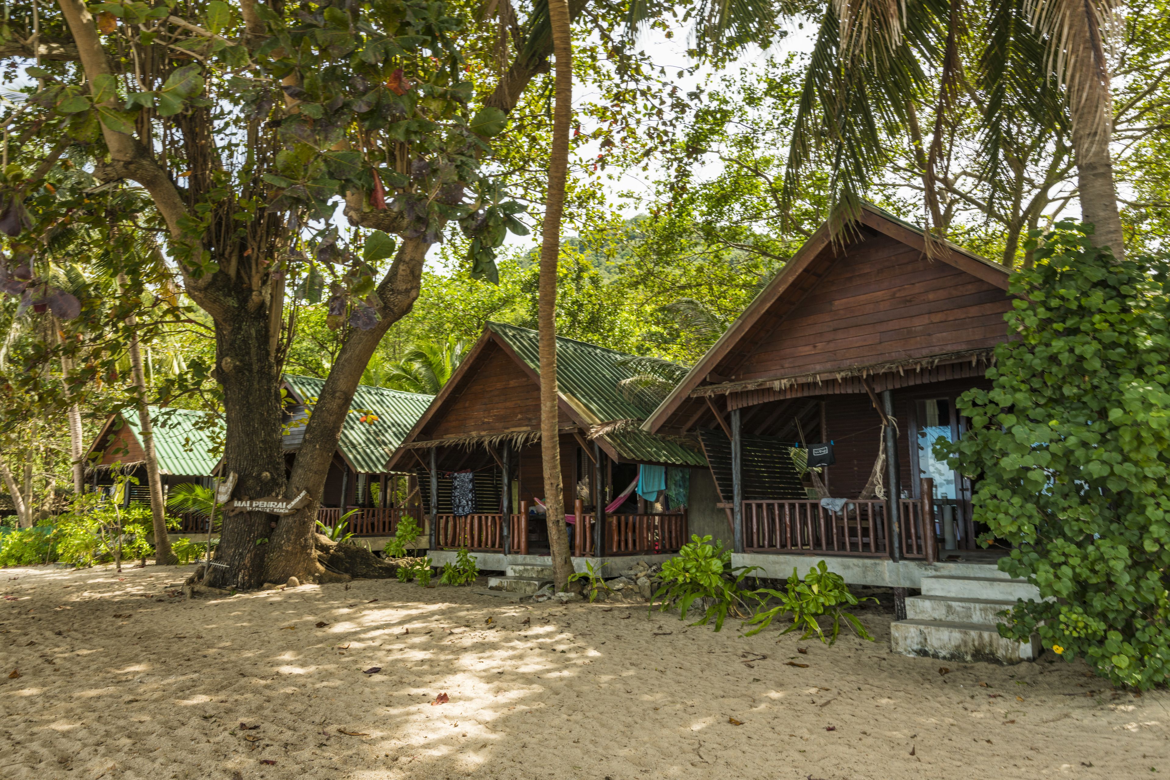 Bungalow on the Beach | Blackout curtains, bed sheets
