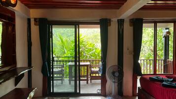 Deluxe Air Conditioned Bungalow on the Rocks Number 42 with Seaview