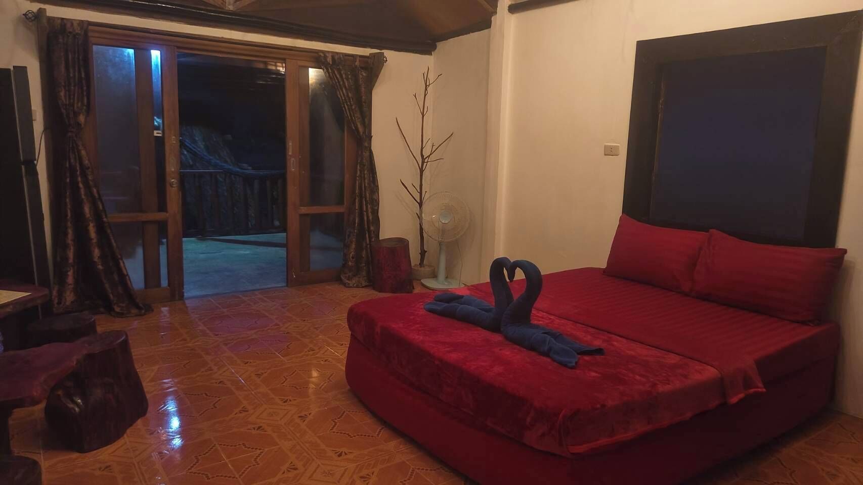 Classic Double Room, Beach View, Beachside | Blackout drapes, bed sheets