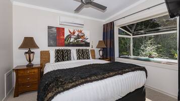 1 Schlafzimmer, hochwertige Bettwaren, individuell dekoriert