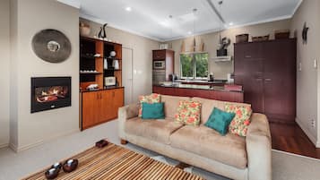 The Pacifika Suite | Private kitchen | Fridge, microwave, oven, stovetop