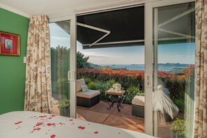Kupe Suite | 1 bedroom, Egyptian cotton sheets, premium bedding, down comforters - Bayview Valley Lodge (Whitianga)