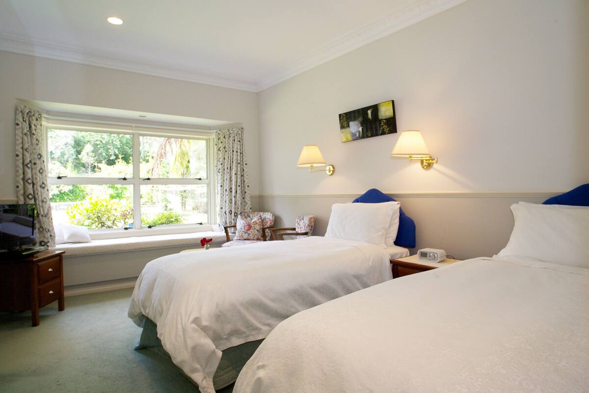 Luxury Room, Garden View (Hastings) | In-room safe, iron/ironing board (on request), WiFi (free)