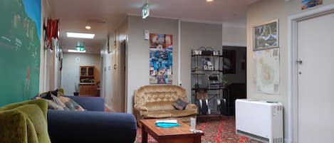 Coin salon dans le hall