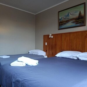 Suite, en-suite badkamer (Queen Anne) | Individueel gedecoreerd, een bureau, verduisterende gordijnen