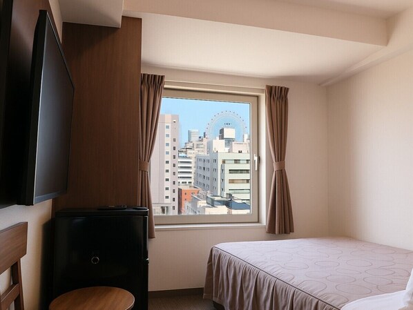 记忆海绵床垫、免费 WiFi、床单