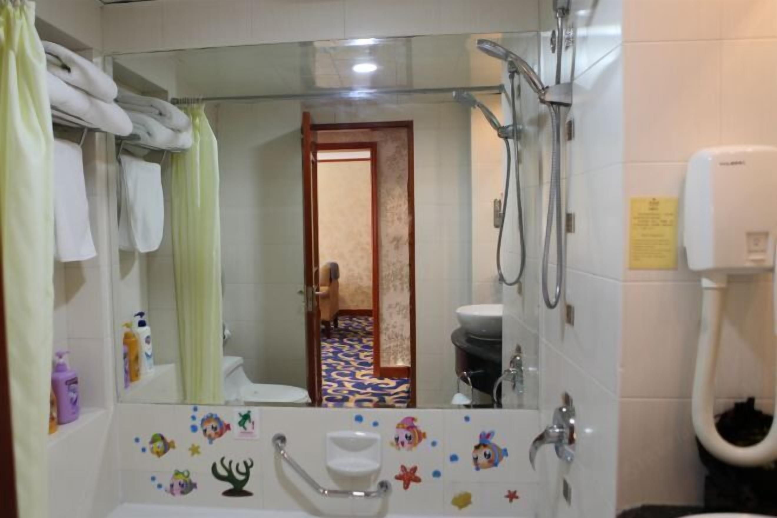 Phòng tắm | Đồ dùng nhà tắm miễn phí, dép đi trong nhà 