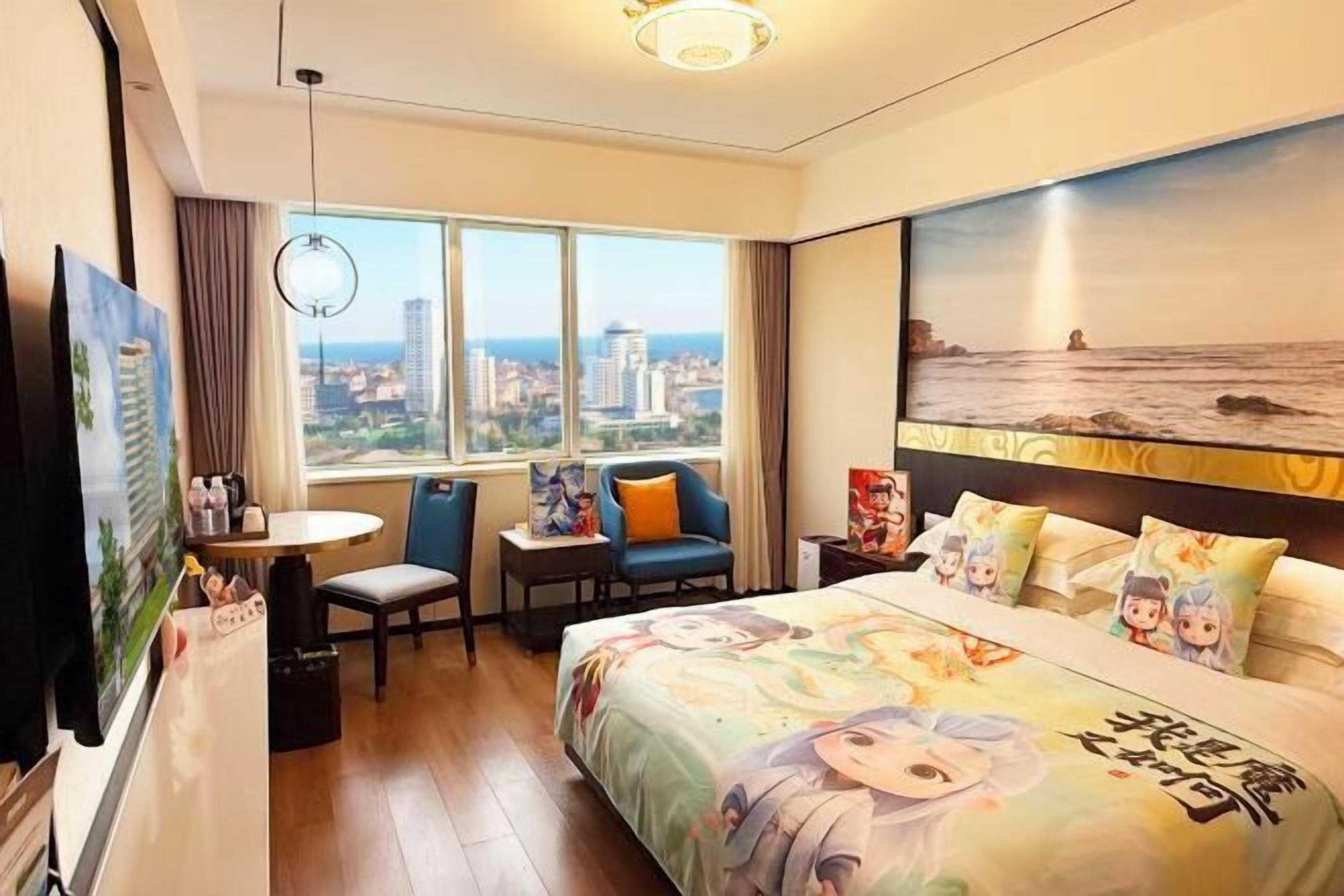 Minibar, bàn, giường gấp/giường phụ 