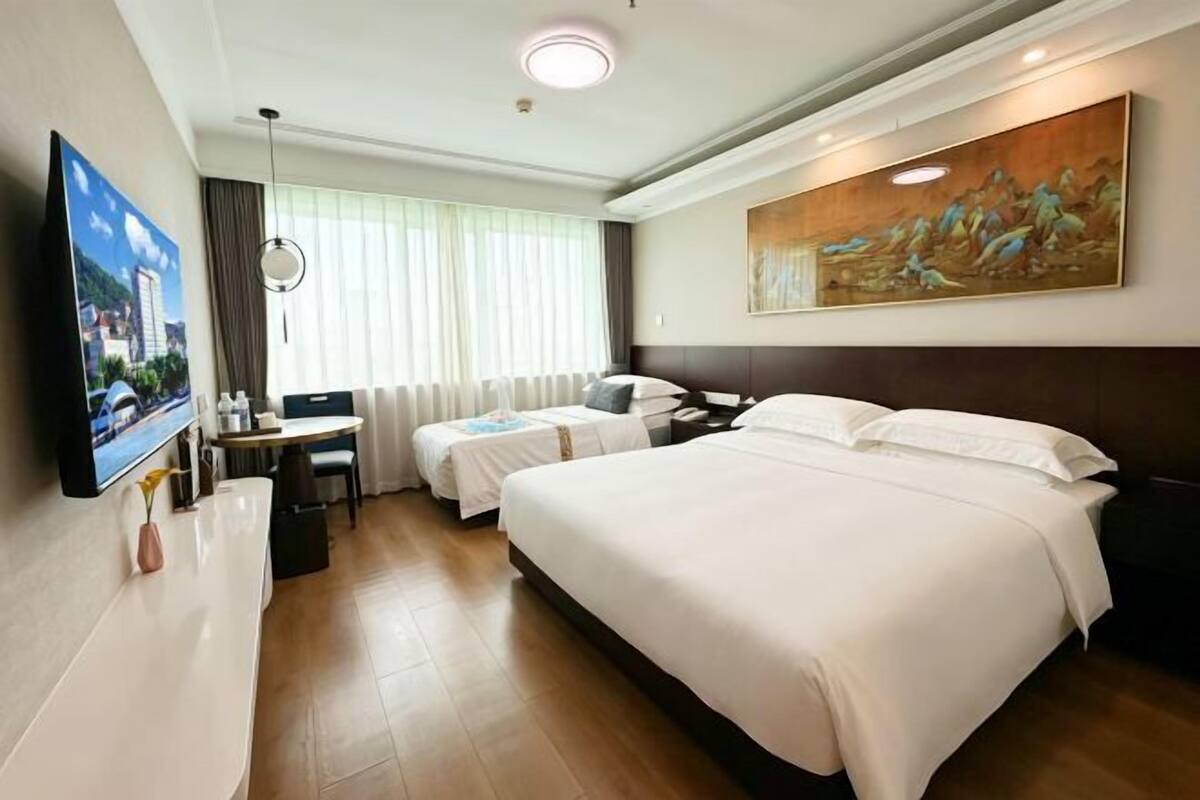 Minibar, desk, rollaway beds, free WiFi